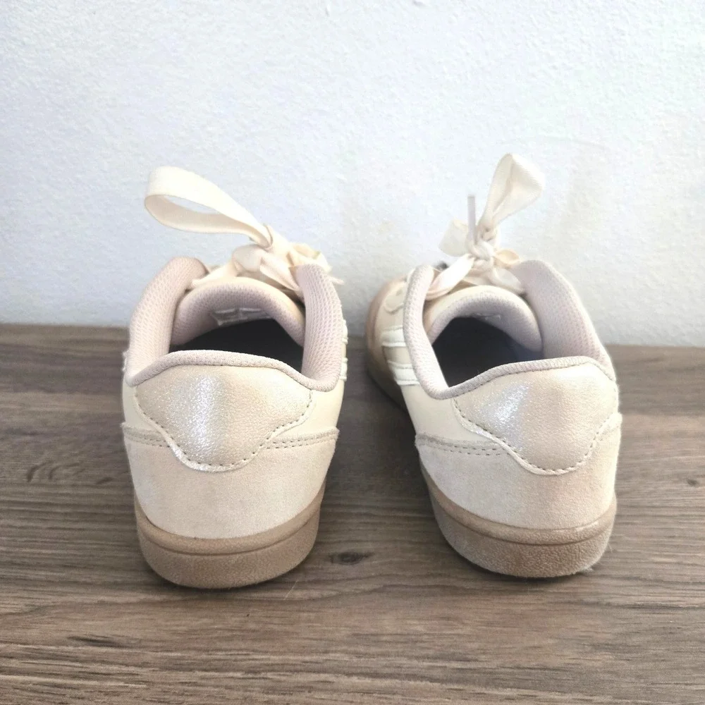 Girls Cream‎ Pearl and Rhinestone Embellished Ribbon Lace Sneakers Size 2